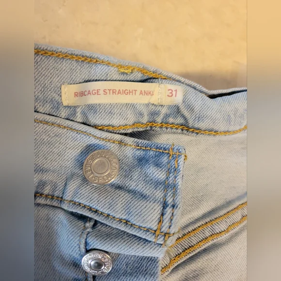 Rare Vintage Levi's women size 31 Ribcage Straight Ankle Jeans in Light Blue - Picture 6 of 10